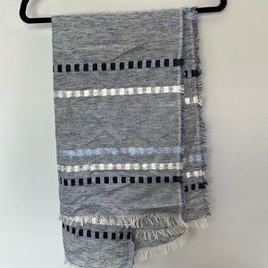 Blue and white thin scarf